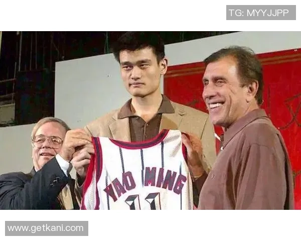 姚明在NBA的辉煌历程与他获得的冠军荣耀回顾