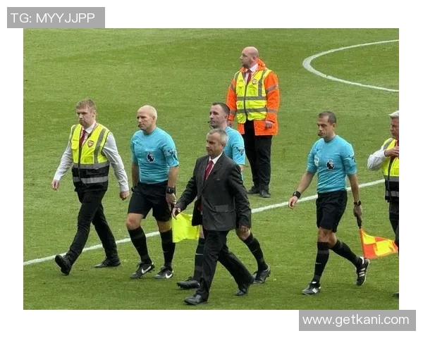 足总杯惊天逆转阿森纳6-2狂胜巴萨引发争议判罚热议 足总杯惊天逆转阿森纳6-2狂胜巴萨引发争议判罚热议