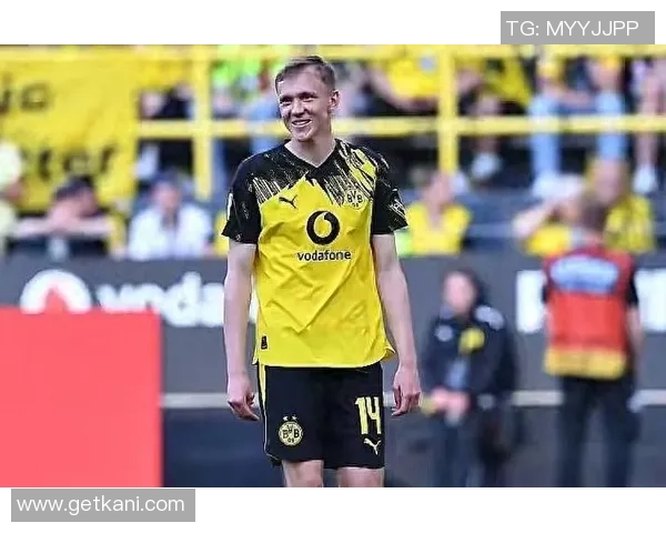 英超激战：拜仁4-0多特蒙德红牌事件引发全场热议与转会传闻